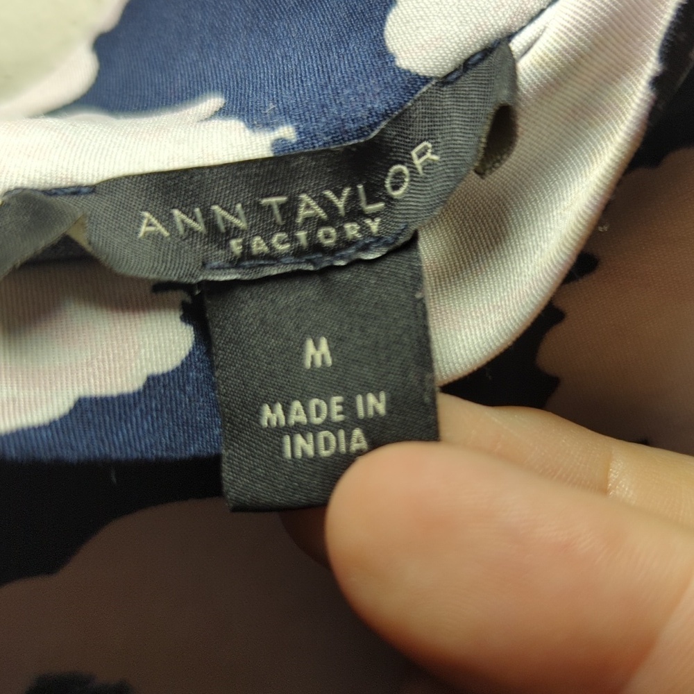 Ann Taylor Factory Floral Sleeveless Blouse Navy White Pink Women's Size Medium - Picture 2 of 5